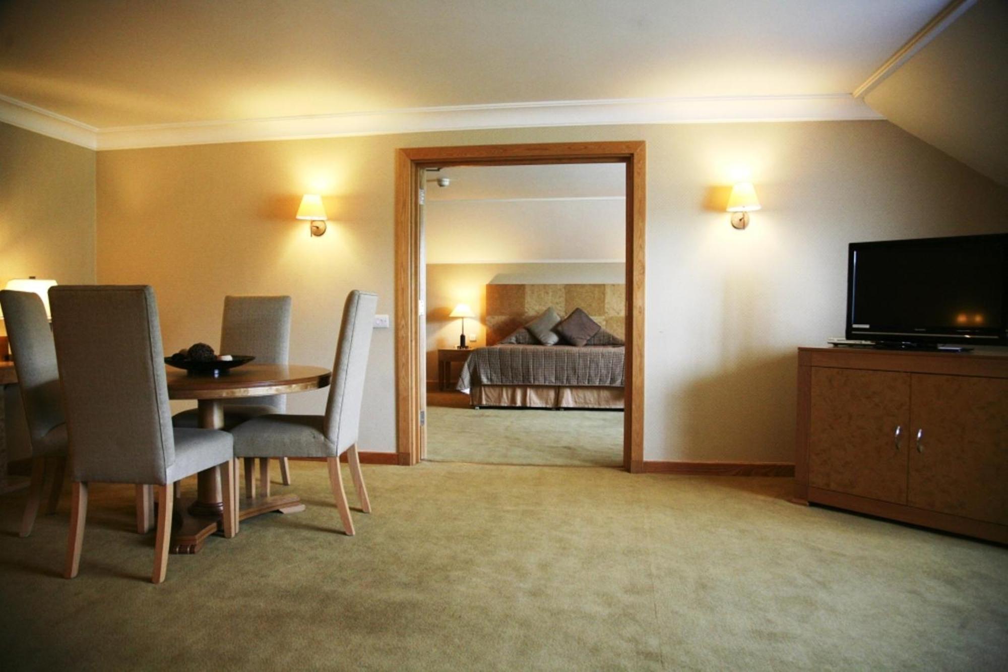 Regency Park Hotel, Health Club & Spa 태참 외부 사진