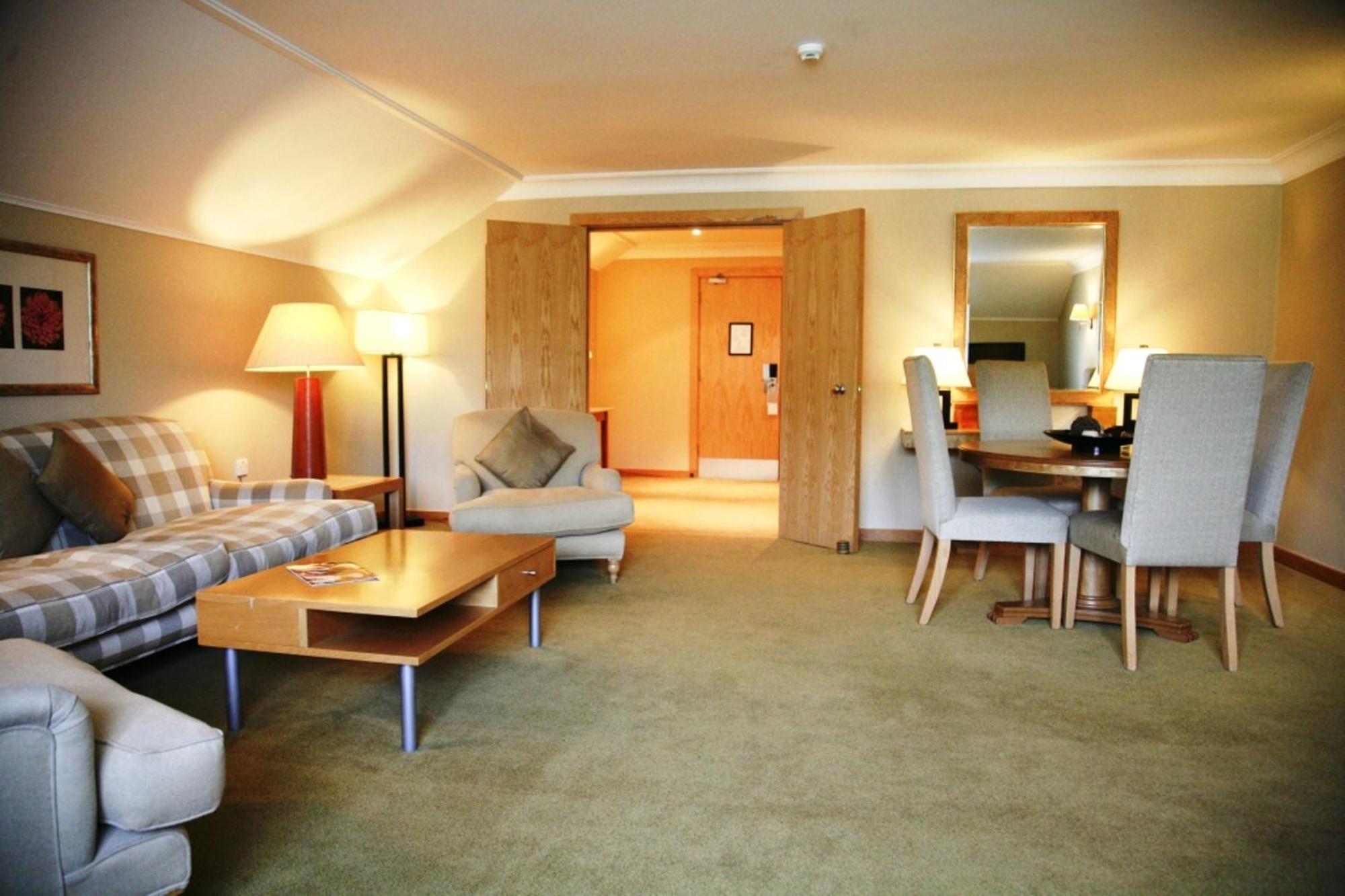Regency Park Hotel, Health Club & Spa 태참 외부 사진
