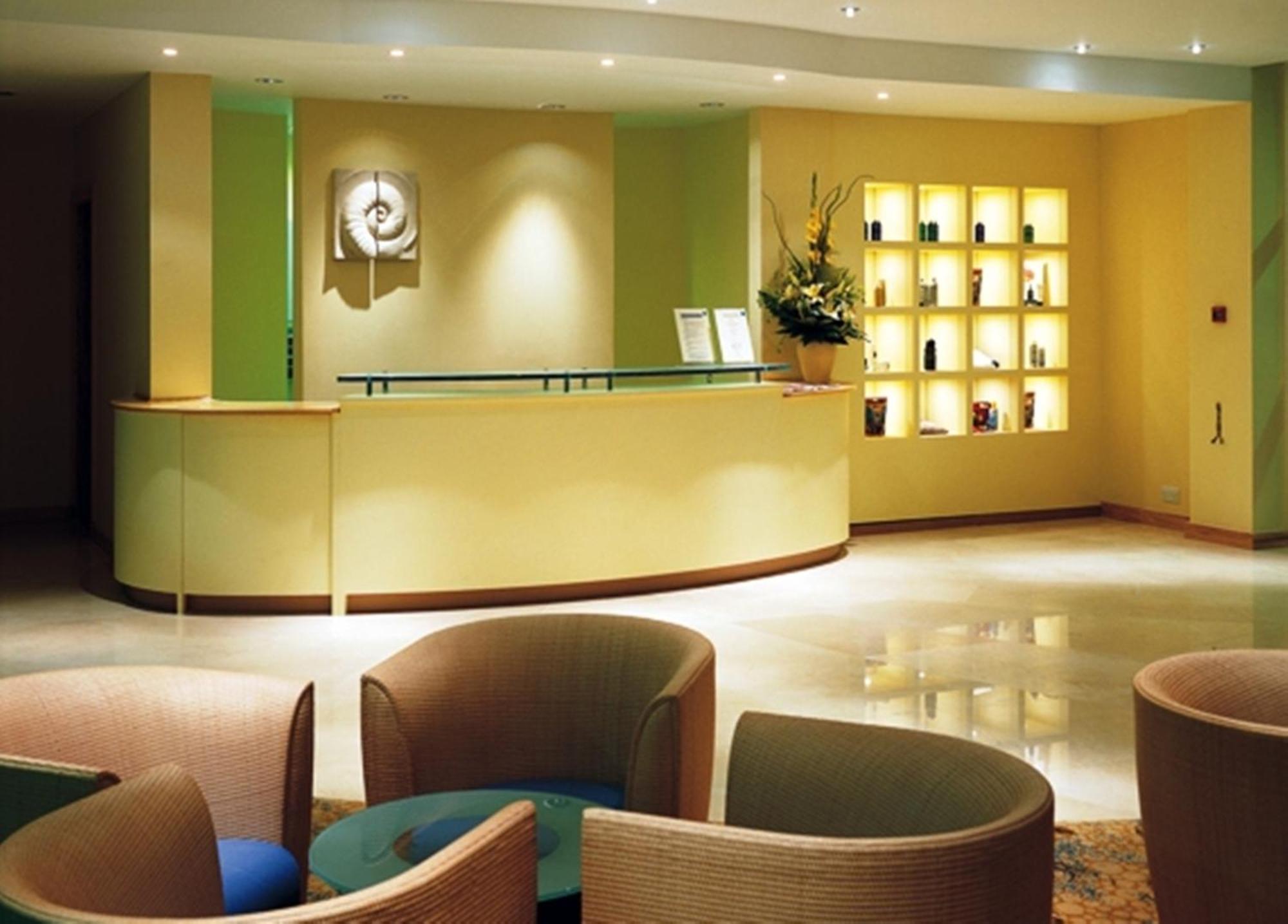 Regency Park Hotel, Health Club & Spa 태참 내부 사진