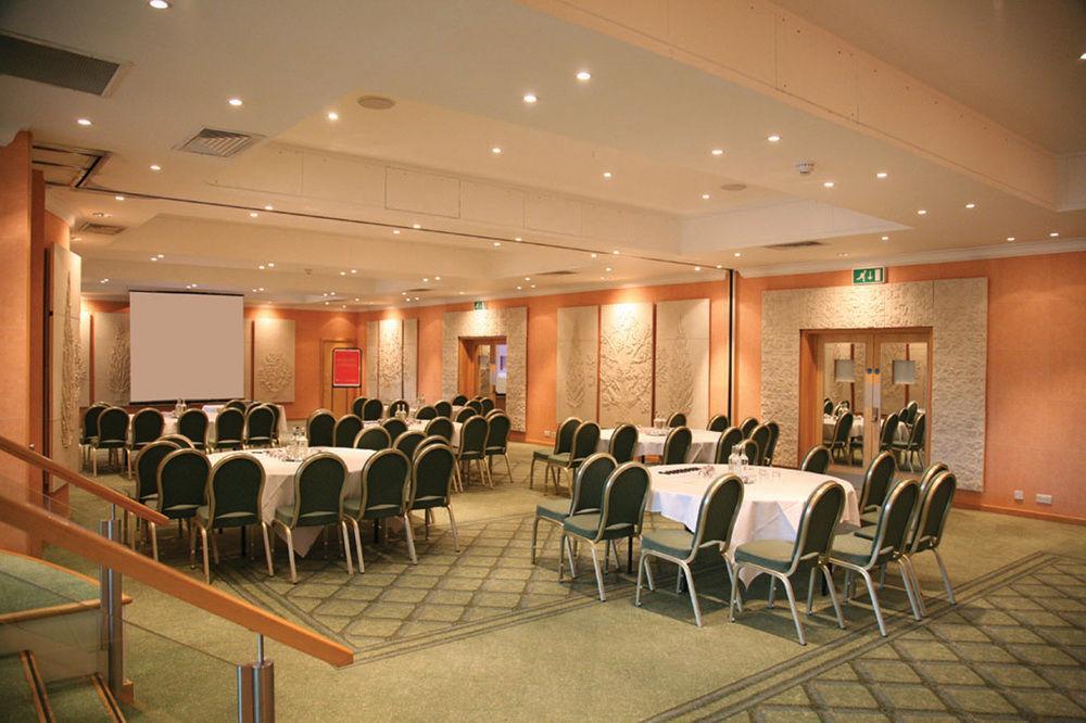 Regency Park Hotel, Health Club & Spa 태참 외부 사진