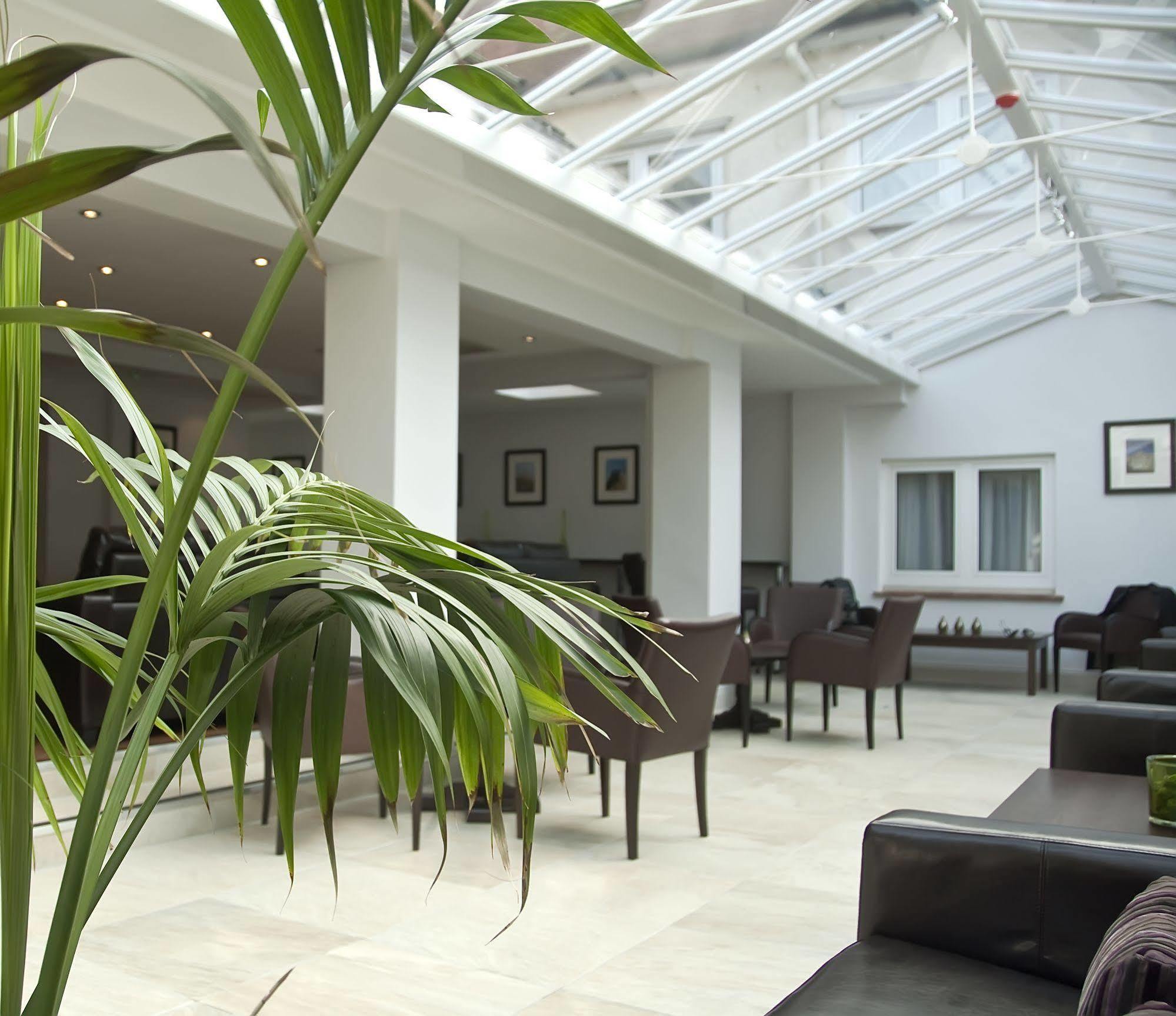 Regency Park Hotel, Health Club & Spa 태참 외부 사진